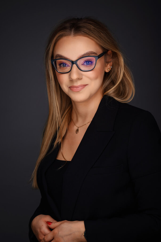 Adwokat Ewa Mrozik prowadzi sprawy spadkowe w Polsce dla osób z zagranicy.