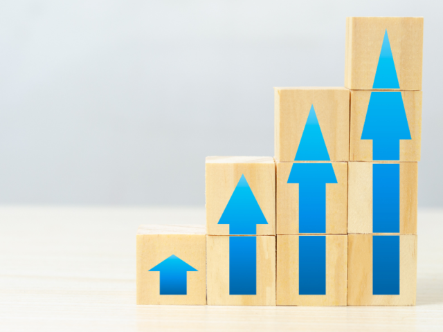 Grafika przedstawiająca wzrost wydatków na dziecko i podwyższenie alimentów w Łomży.